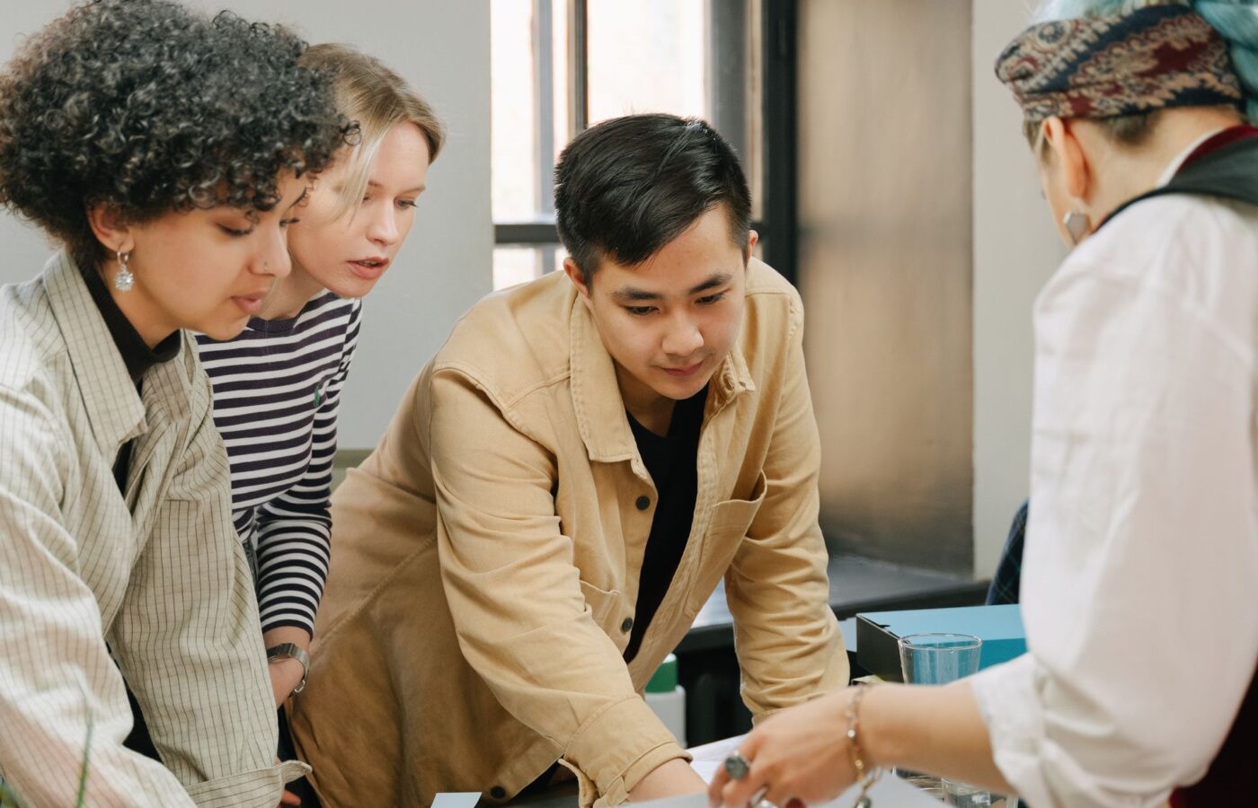 The team collaborating around a table